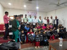 सामुदायिक विद्यालयमा अध्ययनरत टुहुरा वालवालिकालाई विद्यालय पोषाक साम्रगी वितरण ।